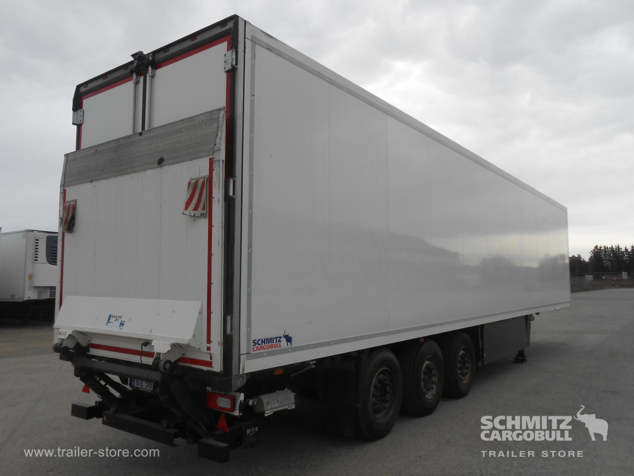 SCHMITZ Reefer Standard Taillift - סמיטריילר איזותרמי: תמונה 1 SCHMITZ Reefer Standard Taillift - סמיטריילר איזותרמי: תמונה 1