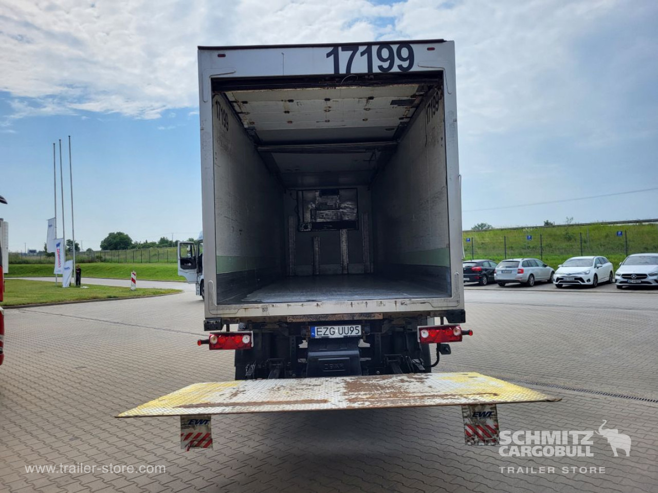 SCHMITZ Insulated/refrigerated box Taillift - סמיטריילר עם קירור: תמונה 2 SCHMITZ Insulated/refrigerated box Taillift - סמיטריילר עם קירור: תמונה 2