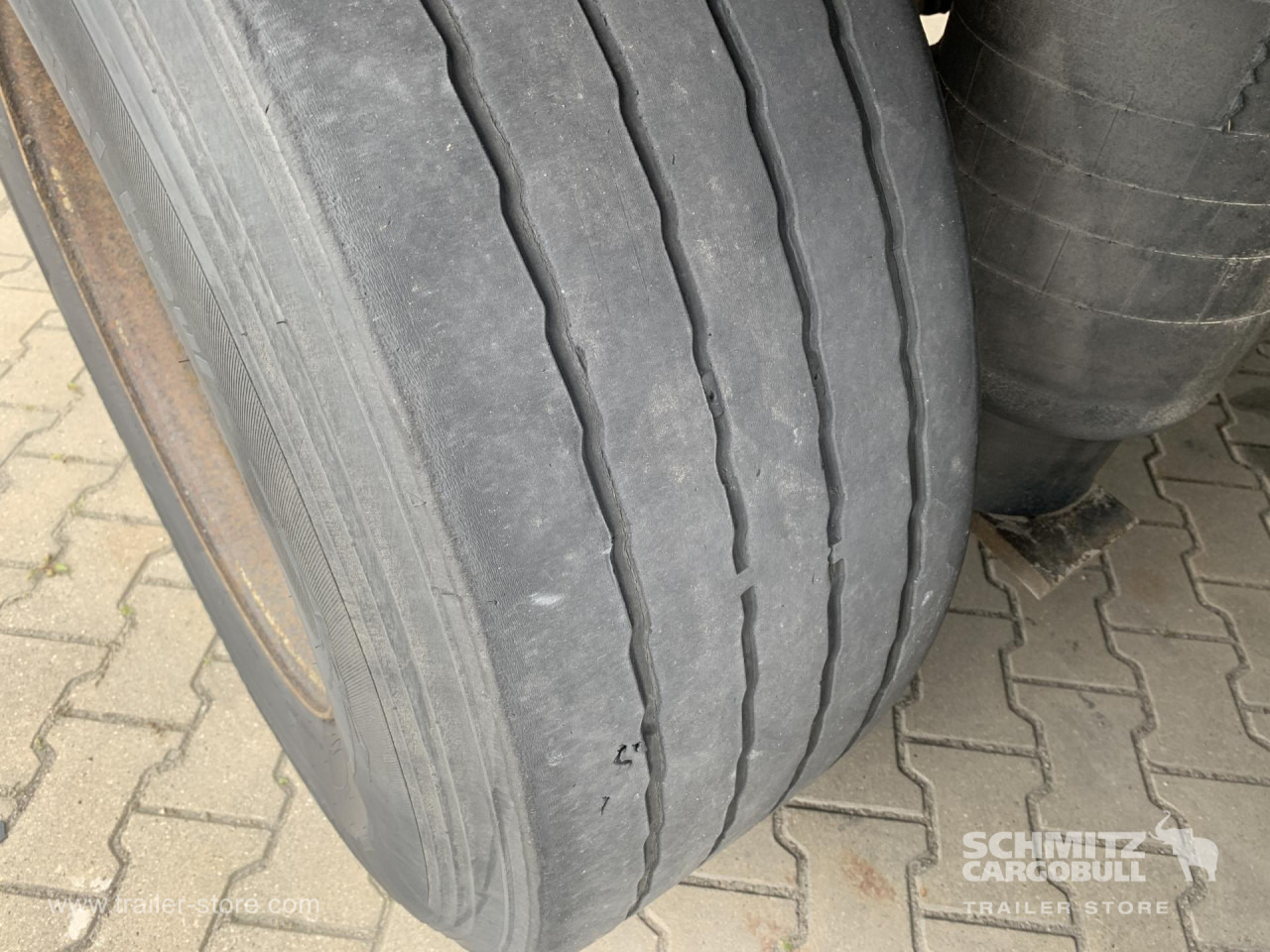 SCHMITZ Reefer Standard Taillift - סמיטריילר איזותרמי: תמונה 3 SCHMITZ Reefer Standard Taillift - סמיטריילר איזותרמי: תמונה 3