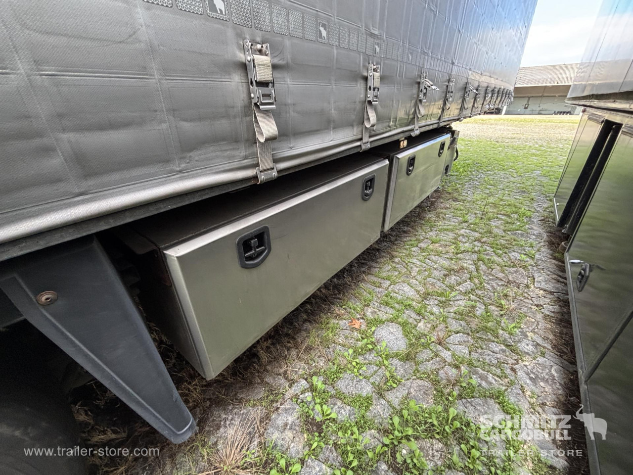 SCHMITZ Curtainsider Varios - סמיטריילר עם וילונות צד: תמונה 2 SCHMITZ Curtainsider Varios - סמיטריילר עם וילונות צד: תמונה 2