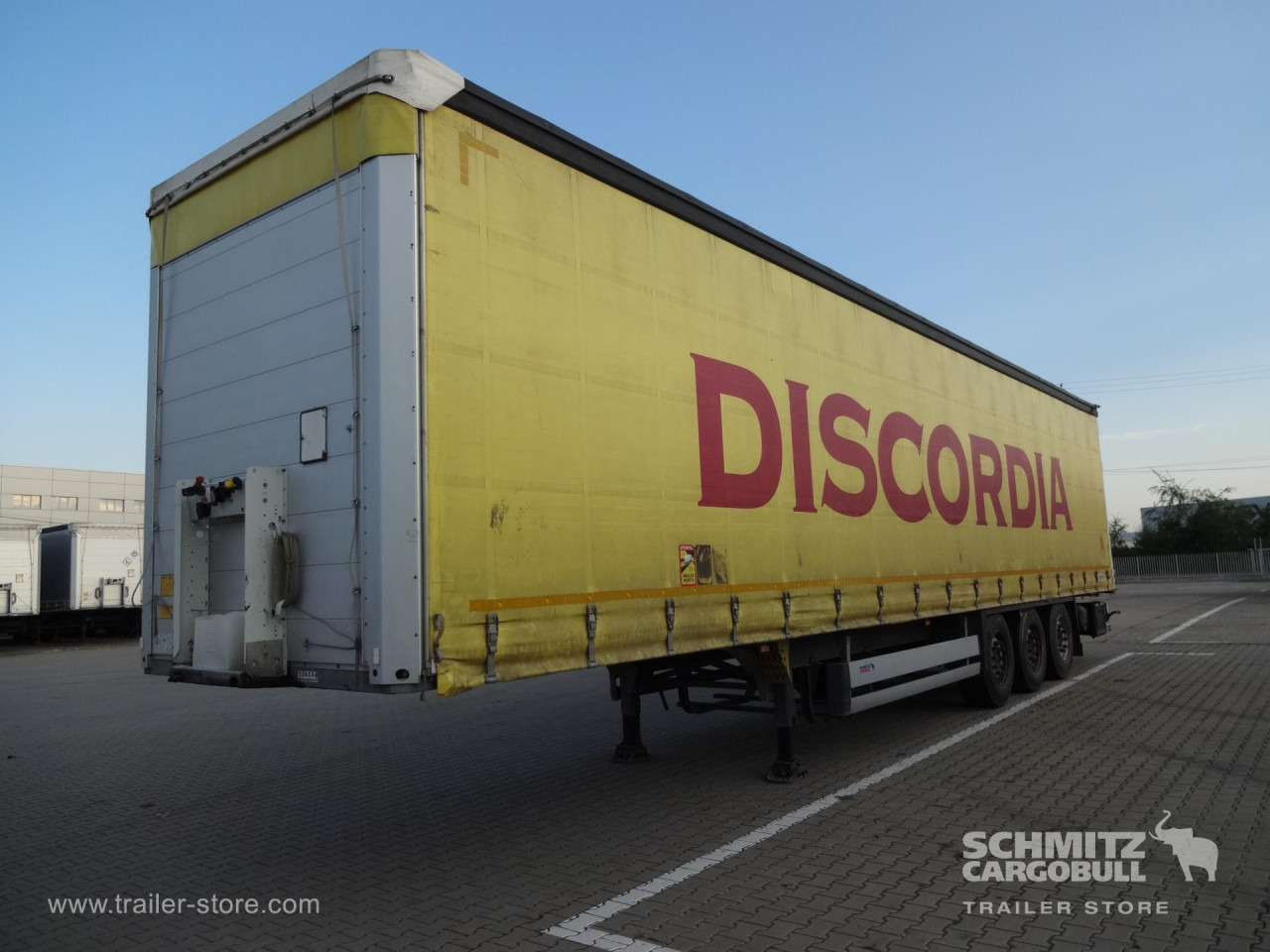SCHMITZ Curtainsider Standard - סמיטריילר עם וילונות צד: תמונה 1 SCHMITZ Curtainsider Standard - סמיטריילר עם וילונות צד: תמונה 1