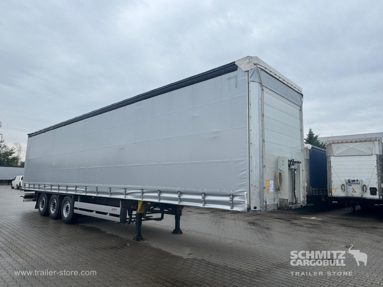 SCHMITZ Curtainsider Standard - סמיטריילר עם וילונות צד: תמונה 1 SCHMITZ Curtainsider Standard - סמיטריילר עם וילונות צד: תמונה 1