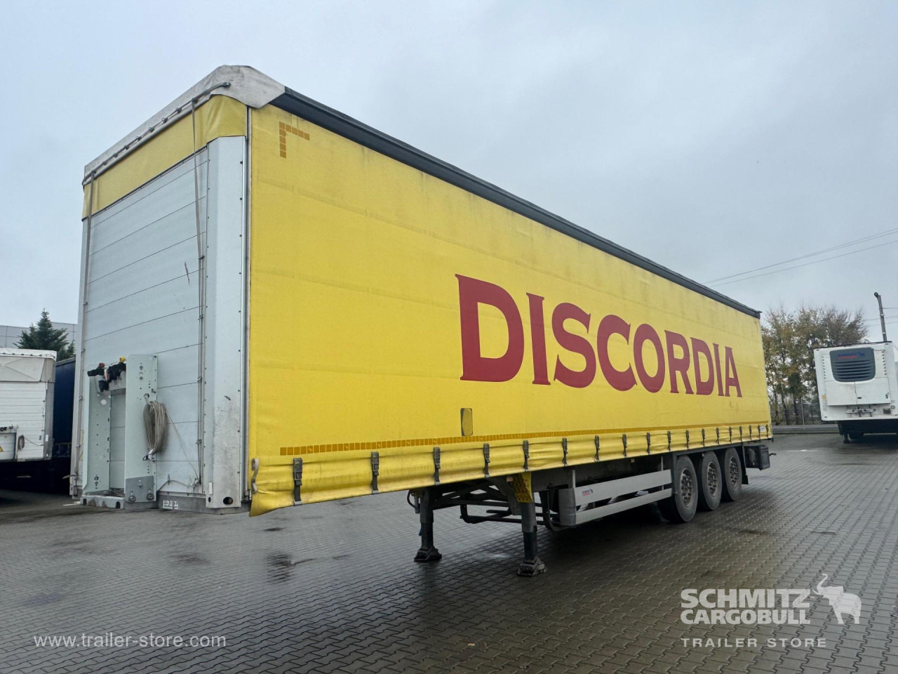 SCHMITZ Curtainsider Standard - סמיטריילר עם וילונות צד: תמונה 1 SCHMITZ Curtainsider Standard - סמיטריילר עם וילונות צד: תמונה 1
