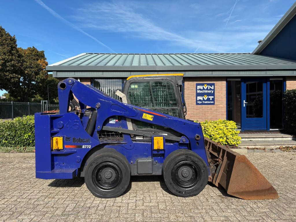 Bobcat S 770 - מעמיס היגוי החלקה: תמונה 4 Bobcat S 770 - מעמיס היגוי החלקה: תמונה 4