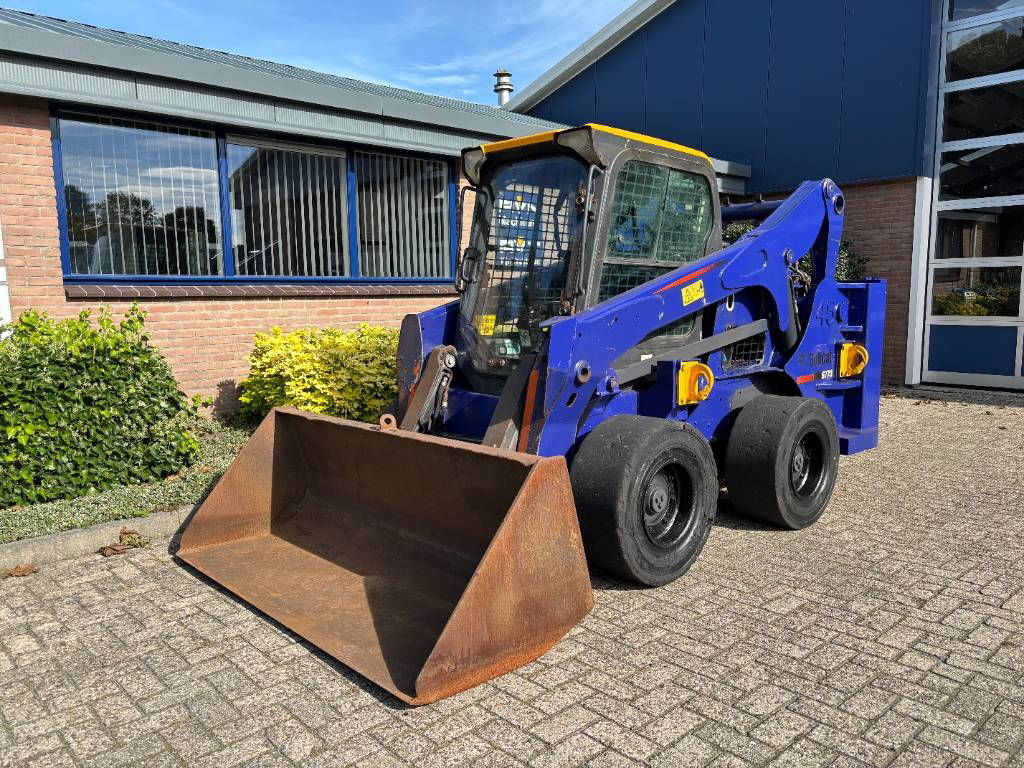 Bobcat S 770 - מעמיס היגוי החלקה: תמונה 2 Bobcat S 770 - מעמיס היגוי החלקה: תמונה 2