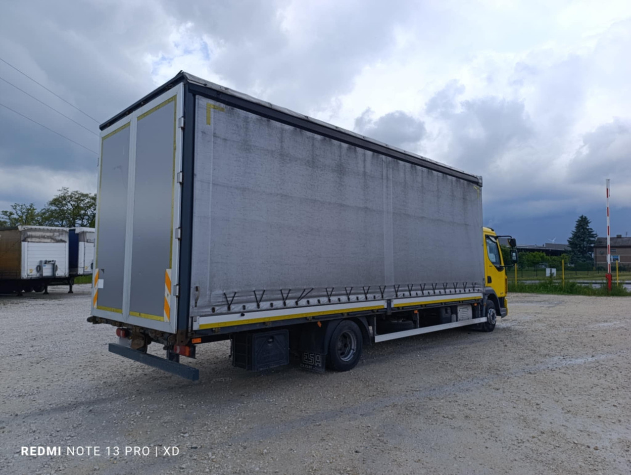 DAF LF 260 / Curtainsider 18 EPAL / sleeper cab - משאית וילונות צד: תמונה 4 DAF LF 260 / Curtainsider 18 EPAL / sleeper cab - משאית וילונות צד: תמונה 4