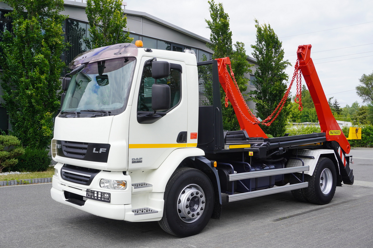 DAF LF 55.220 Skip loader GUIMA PALFINGER M14T - משאית דילוג העמסה: תמונה 1 DAF LF 55.220 Skip loader GUIMA PALFINGER M14T - משאית דילוג העמסה: תמונה 1