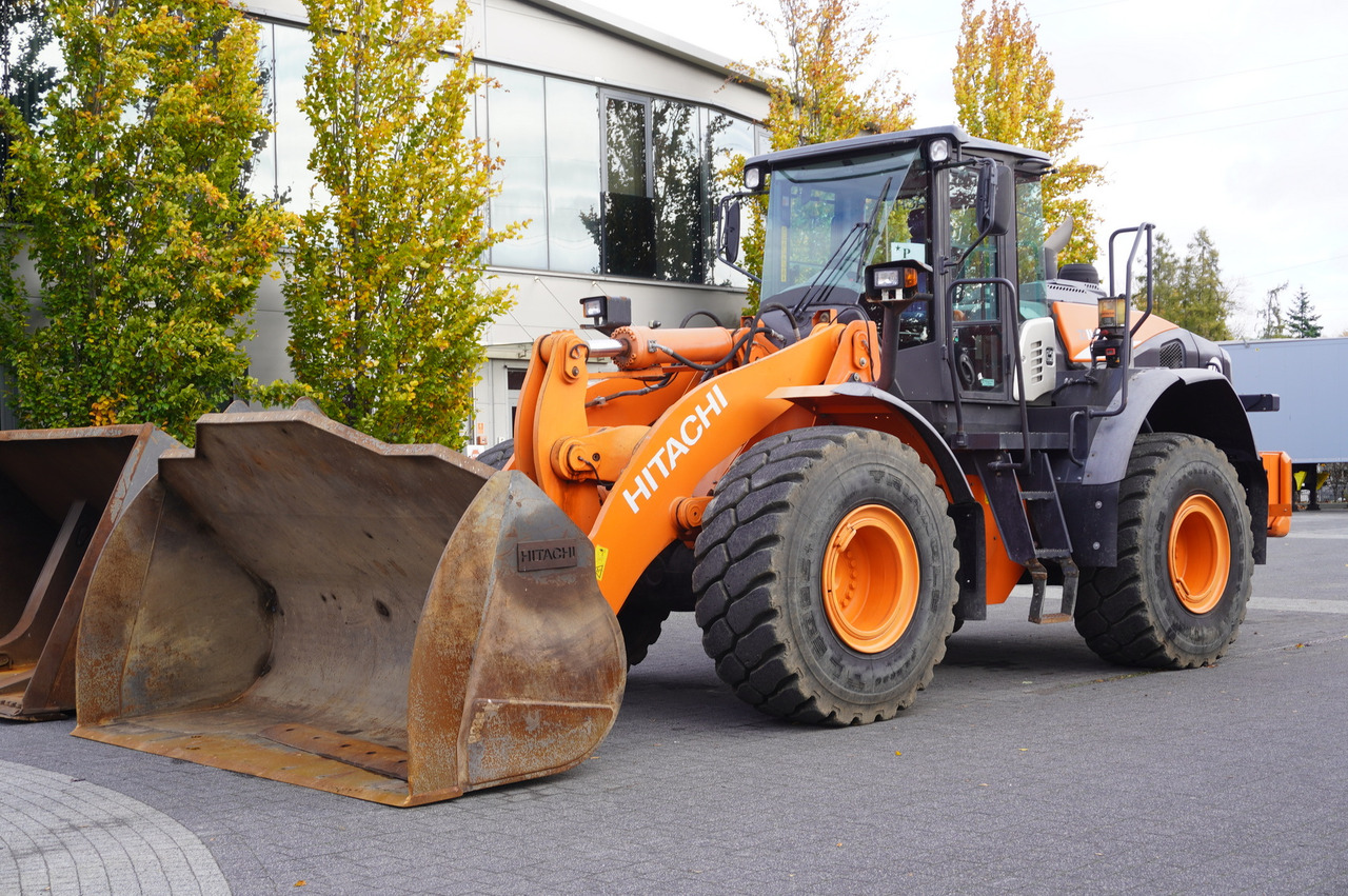 HITACHI ZW220 articulated loader / 2 buckets - מעמיס גלגלים: תמונה 2 HITACHI ZW220 articulated loader / 2 buckets - מעמיס גלגלים: תמונה 2