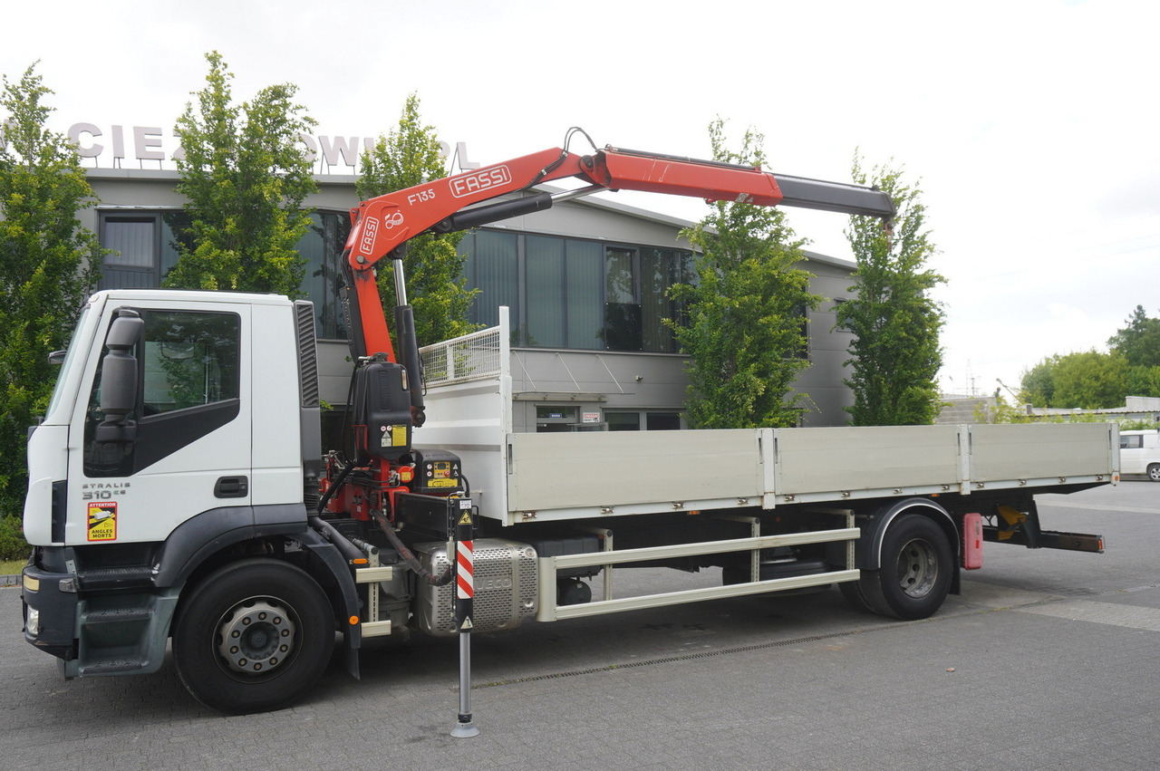 IVECO STRALIS 19.310 E6 / Flatbed 19 EPAL / FASSI F135 / 225 MTH! / 5.7 T - משאית צד נופל/ שטוחה, משאית מנוף: תמונה 4 IVECO STRALIS 19.310 E6 / Flatbed 19 EPAL / FASSI F135 / 225 MTH! / 5.7 T - משאית צד נופל/ שטוחה, משאית מנוף: תמונה 4