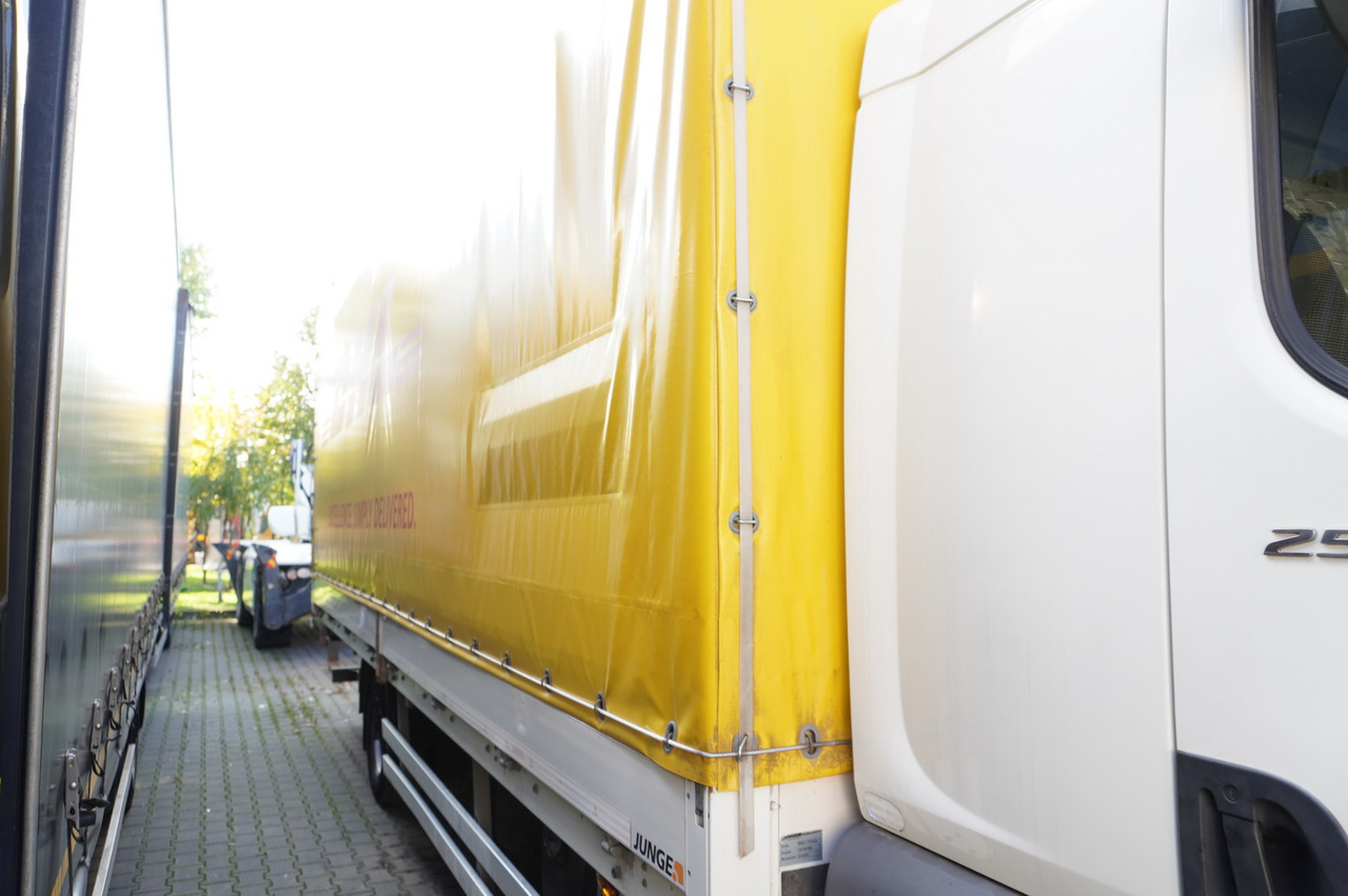 JUNGE Body Tarpaulin JUNGE / 18 Europallets / 2015 - גוף החלפה עם וילונות צד: תמונה 4 JUNGE Body Tarpaulin JUNGE / 18 Europallets / 2015 - גוף החלפה עם וילונות צד: תמונה 4
