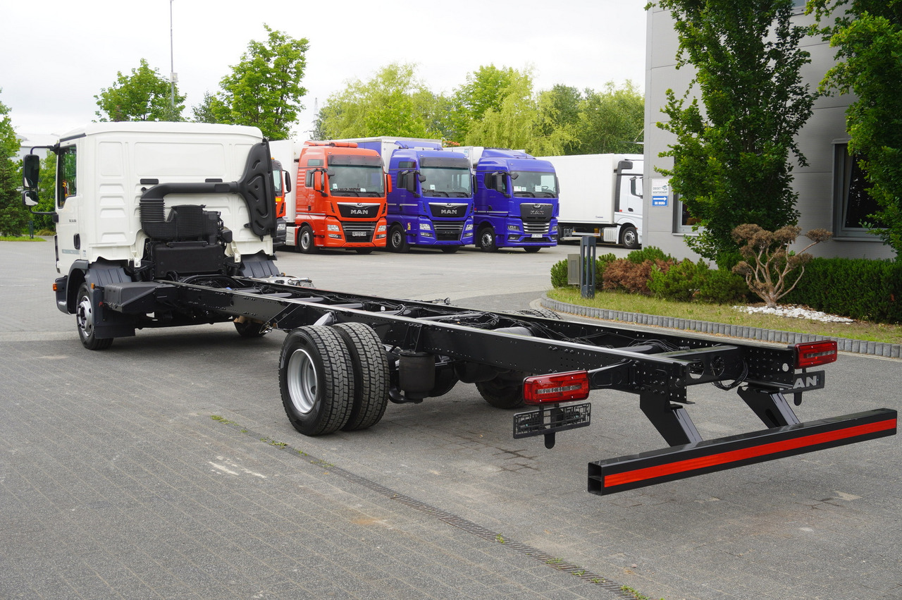MAN TGL 12.190 / Chassis 8 m / 100 tho. km - משאית עם שלדת תא: תמונה 4 MAN TGL 12.190 / Chassis 8 m / 100 tho. km - משאית עם שלדת תא: תמונה 4