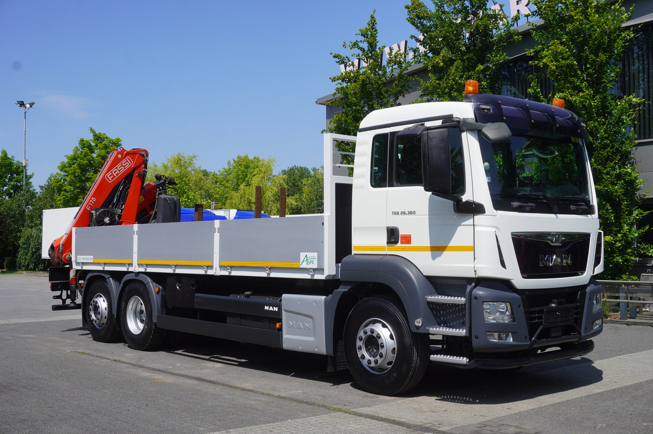 MAN TGS 26.360 Flatbed / Fassi F175 7.7 T / steered 3rd axle - משאית צד נופל/ שטוחה, משאית מנוף: תמונה 2 MAN TGS 26.360 Flatbed / Fassi F175 7.7 T / steered 3rd axle - משאית צד נופל/ שטוחה, משאית מנוף: תמונה 2