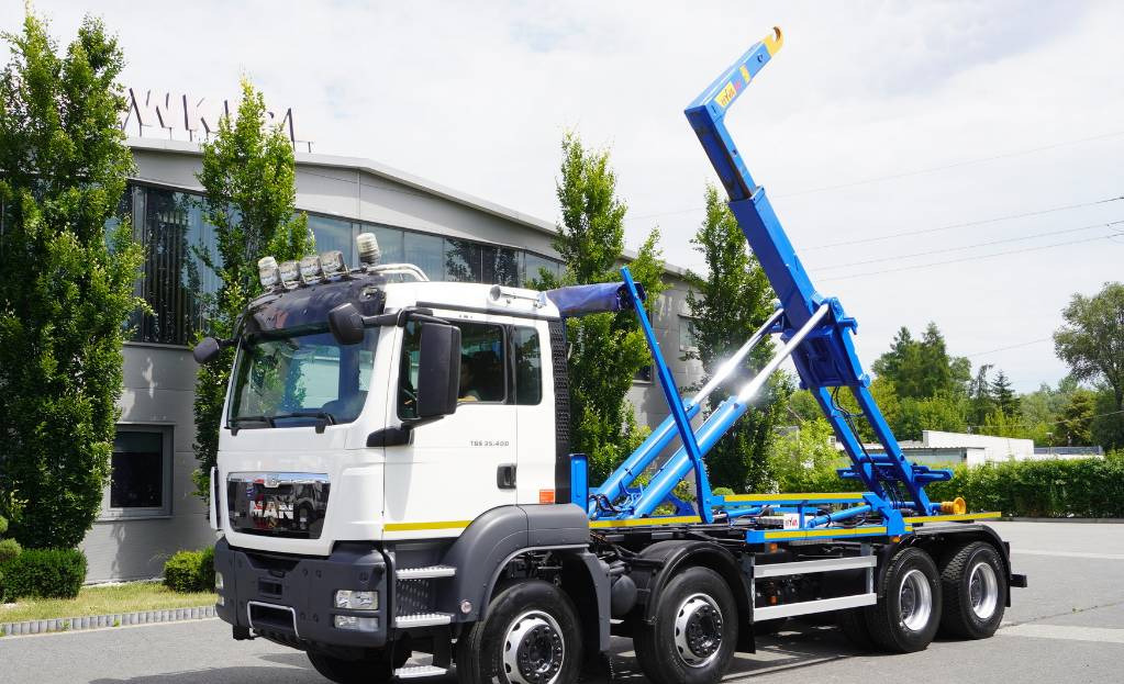 MAN TGS 35.400 8×4 HYVA LIFT 32.56 SE hooklift - משאית הרמת וו: תמונה 1 MAN TGS 35.400 8×4 HYVA LIFT 32.56 SE hooklift - משאית הרמת וו: תמונה 1