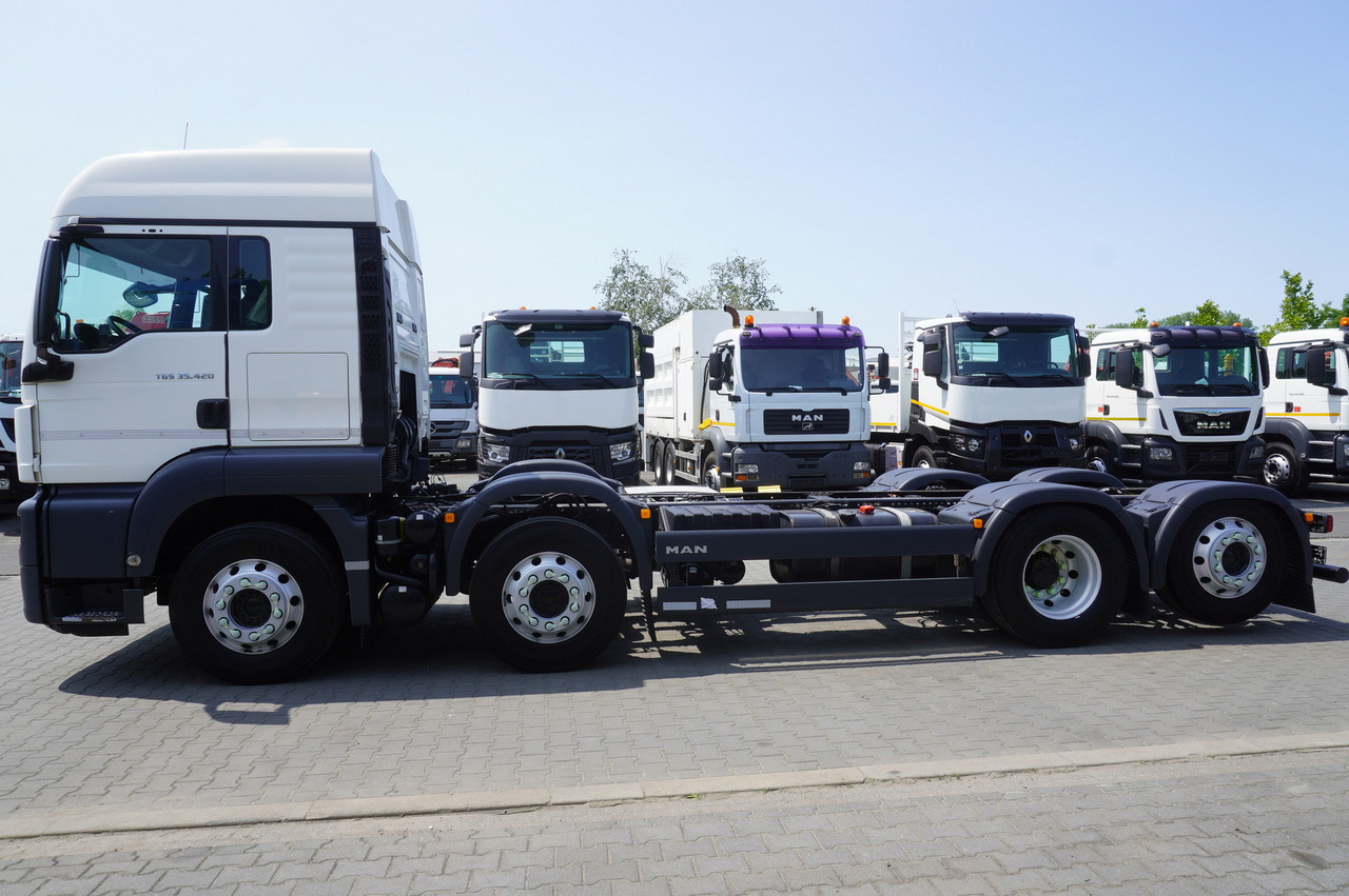 MAN TGS 35.420 8x2 / Chassis 6.4 m / 3 steered axles - משאית מנוף: תמונה 3 MAN TGS 35.420 8x2 / Chassis 6.4 m / 3 steered axles - משאית מנוף: תמונה 3