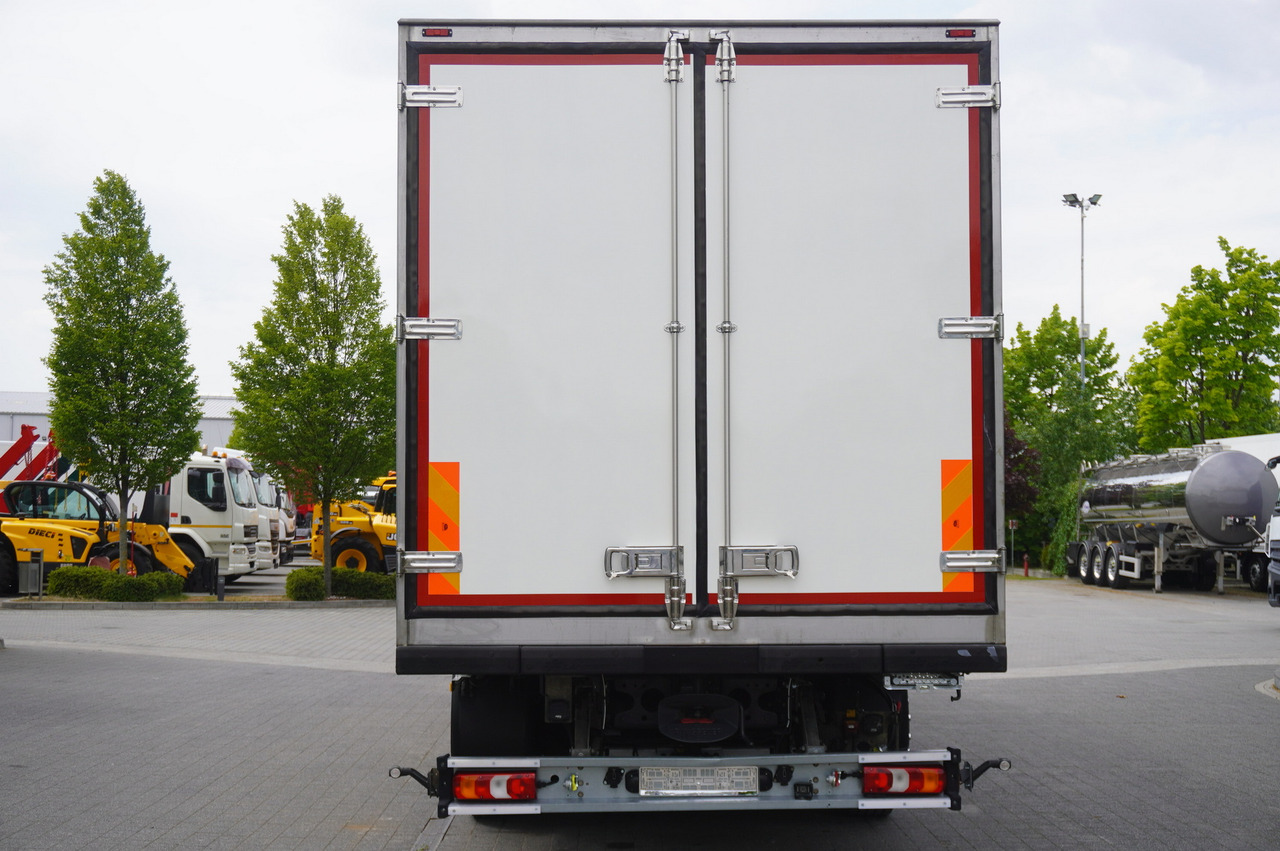 MERCEDES-BENZ 2543 / NEW Lamberet refrigerator/ 160 tho. km / steered 3rd axle - משאית קירור: תמונה 5 MERCEDES-BENZ 2543 / NEW Lamberet refrigerator/ 160 tho. km / steered 3rd axle - משאית קירור: תמונה 5