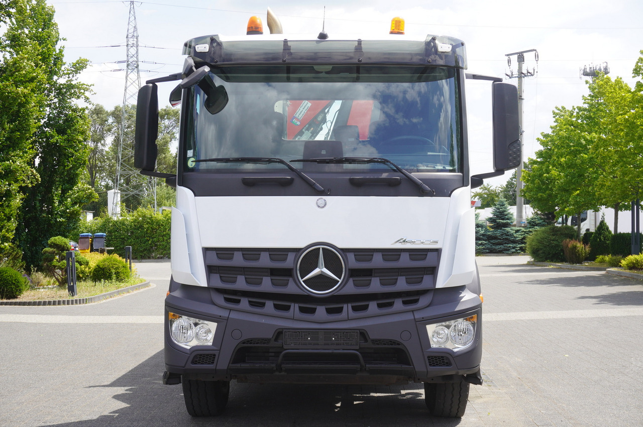 משאית מנוף MERCEDES-BENZ AROCS 2633 6x4 / 5.5 T crane FASSI F135 / Tipper 15 EPAL: תמונה 11