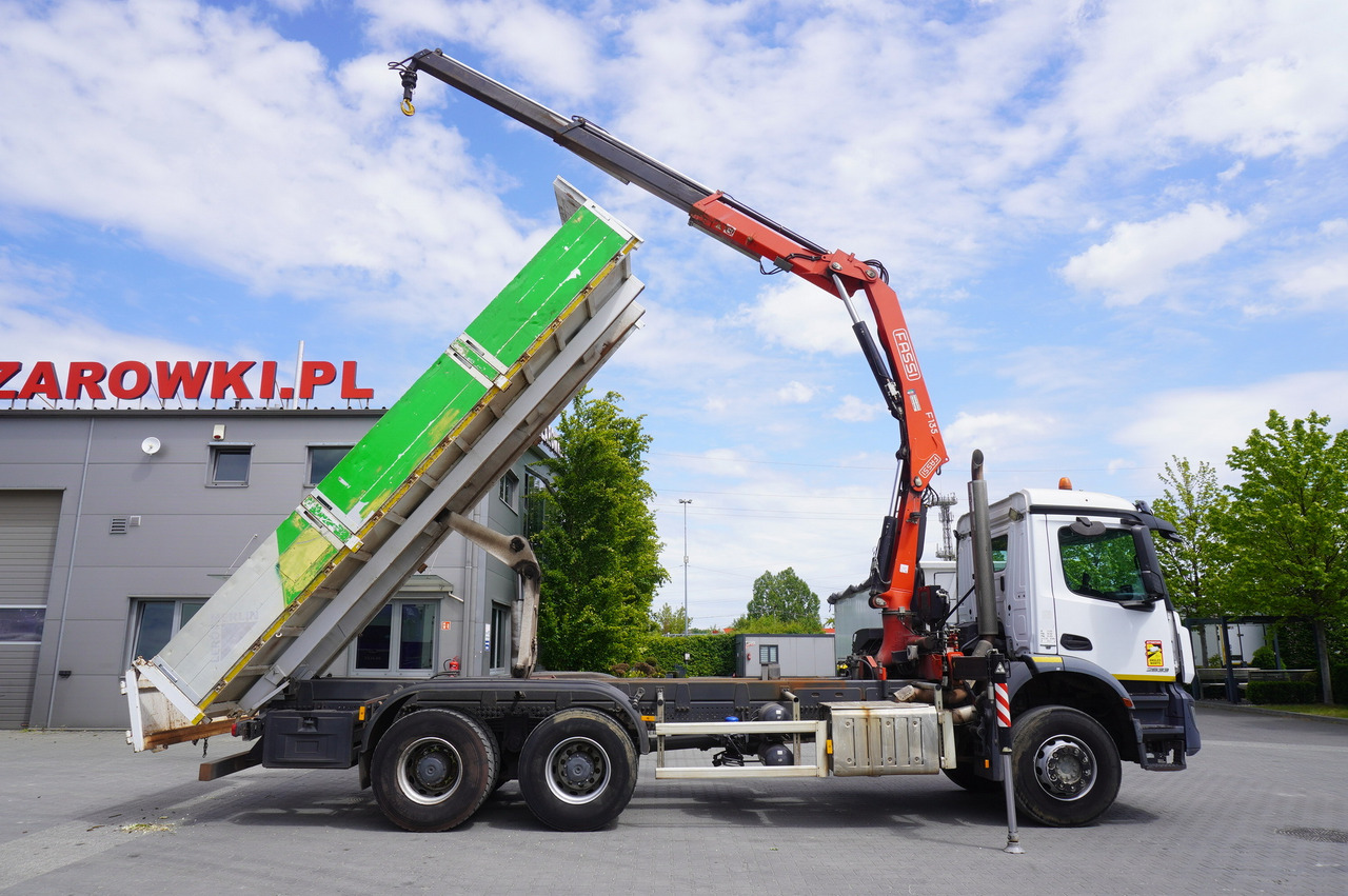 MERCEDES-BENZ AROCS 2633 6x4 / 5.5 T crane FASSI F135 / Tipper 15 EPAL - משאית צד נופל/ שטוחה, משאית מנוף: תמונה 4 MERCEDES-BENZ AROCS 2633 6x4 / 5.5 T crane FASSI F135 / Tipper 15 EPAL - משאית צד נופל/ שטוחה, משאית מנוף: תמונה 4