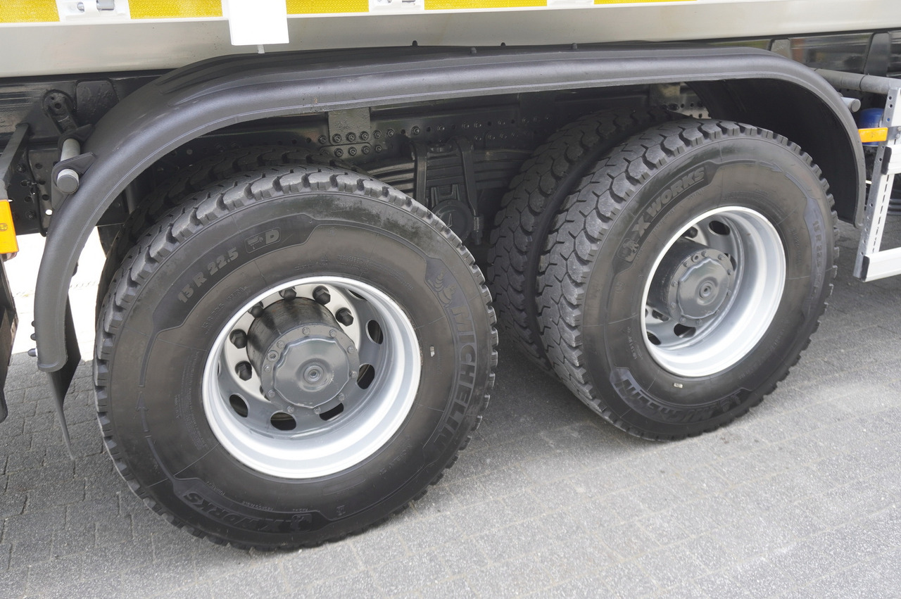 משאית מנוף MERCEDES-BENZ AROCS 2633 6x4 / 5.5 T crane FASSI F135 / Tipper 15 EPAL: תמונה 17