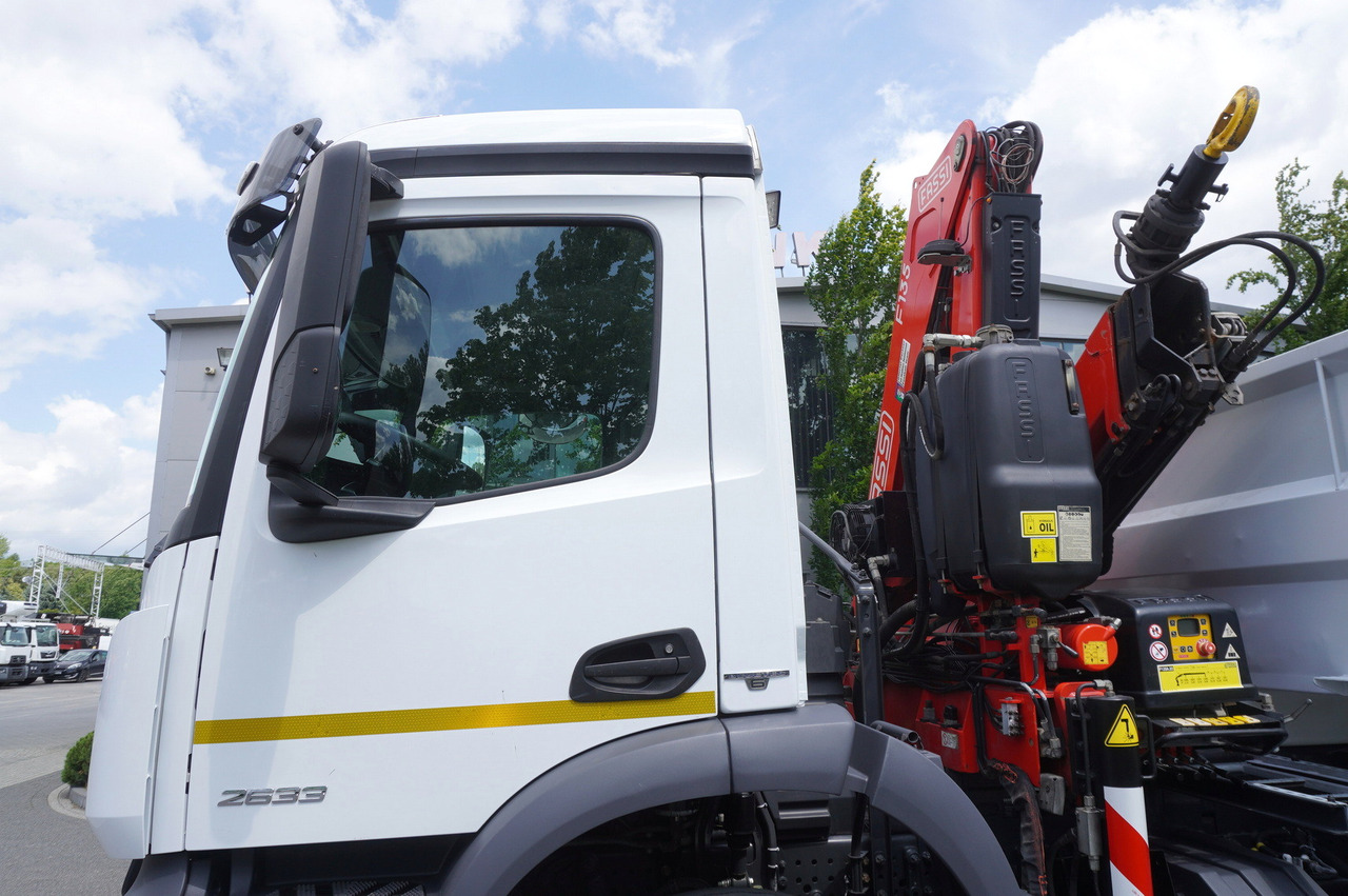 משאית מנוף MERCEDES-BENZ AROCS 2633 6x4 / 5.5 T crane FASSI F135 / Tipper 15 EPAL: תמונה 21