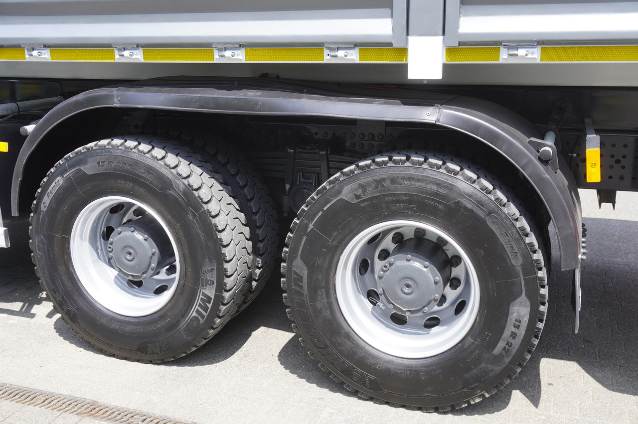 משאית מנוף MERCEDES-BENZ AROCS 2633 6x4 / 5.5 T crane FASSI F135 / Tipper 15 EPAL: תמונה 16