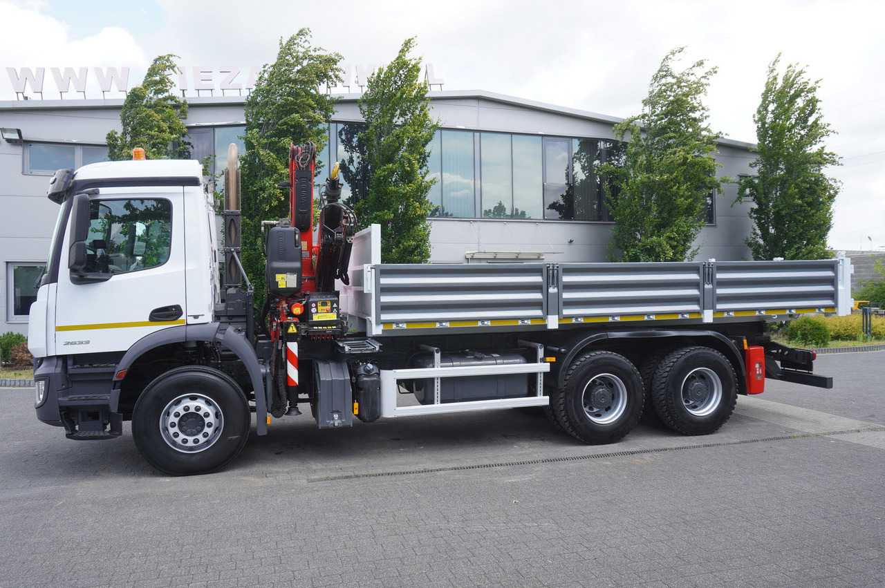 MERCEDES-BENZ AROCS 2633 6x4 / 5.5 T crane FASSI F135 / Tipper 15 EPAL - משאית צד נופל/ שטוחה, משאית מנוף: תמונה 3 MERCEDES-BENZ AROCS 2633 6x4 / 5.5 T crane FASSI F135 / Tipper 15 EPAL - משאית צד נופל/ שטוחה, משאית מנוף: תמונה 3