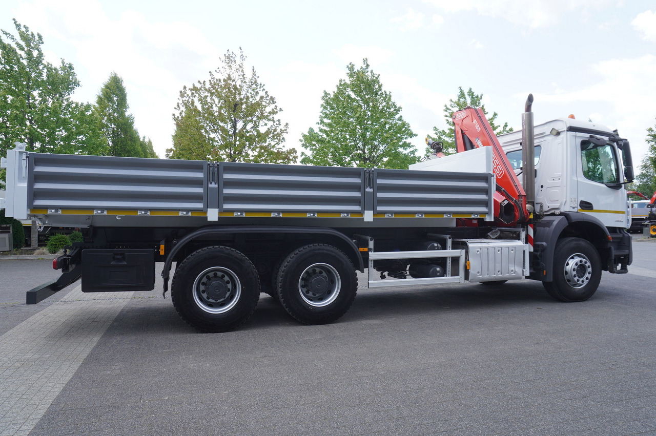 משאית מנוף MERCEDES-BENZ AROCS 2633 6x4 / 5.5 T crane FASSI F135 / Tipper 15 EPAL: תמונה 9