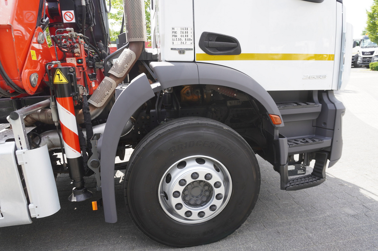 משאית מנוף MERCEDES-BENZ AROCS 2633 6x4 / 5.5 T crane FASSI F135 / Tipper 15 EPAL: תמונה 18