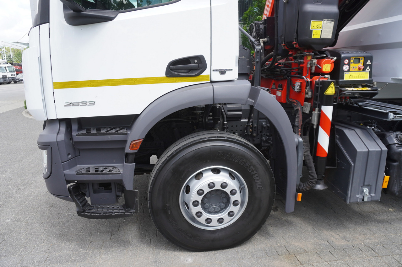 משאית מנוף MERCEDES-BENZ AROCS 2633 6x4 / 5.5 T crane FASSI F135 / Tipper 15 EPAL: תמונה 20