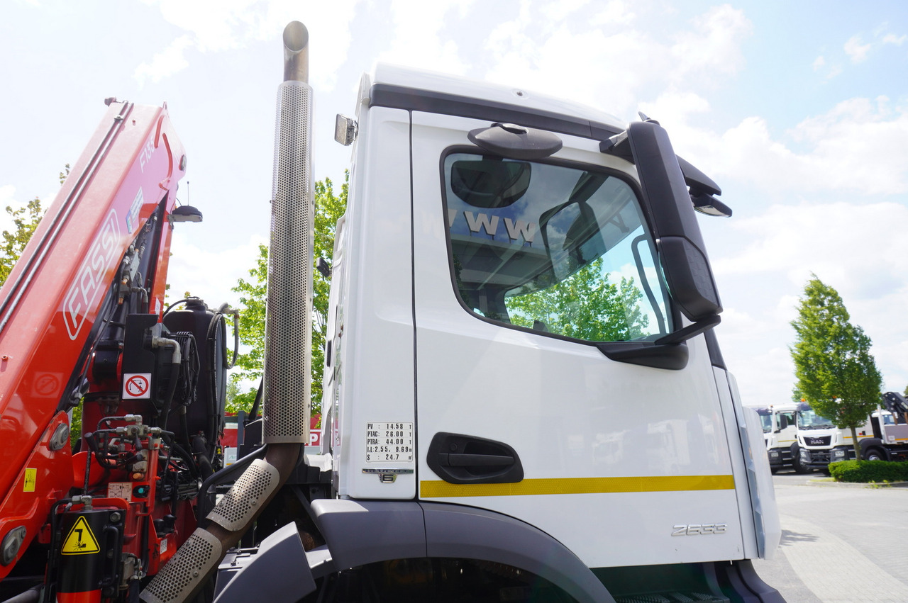 משאית מנוף MERCEDES-BENZ AROCS 2633 6x4 / 5.5 T crane FASSI F135 / Tipper 15 EPAL: תמונה 19
