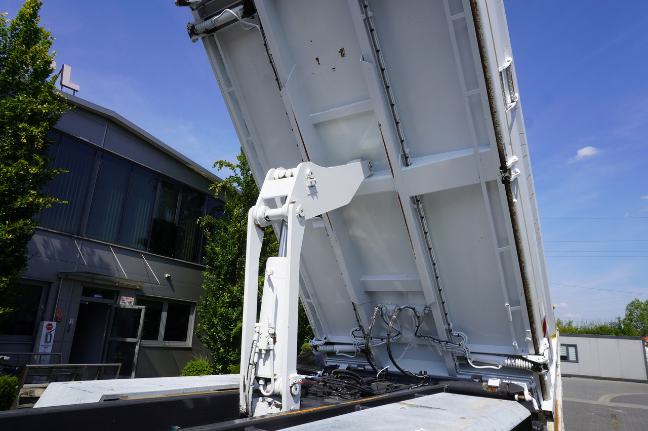 משאית צד נופל/ שטוחה, משאית מנוף MERCEDES-BENZ AROCS 2636 / Fassi F155A.0.22 crane 6t / 120 tho. km / 3-sided dump truck / 2 x Bordmatic: תמונה 13