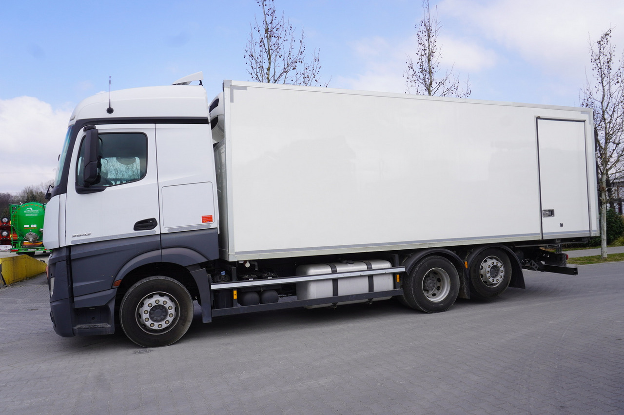 MERCEDES-BENZ Actros 2542 / GIGA cabin / Thermoking 1000R - משאית קירור: תמונה 2 MERCEDES-BENZ Actros 2542 / GIGA cabin / Thermoking 1000R - משאית קירור: תמונה 2
