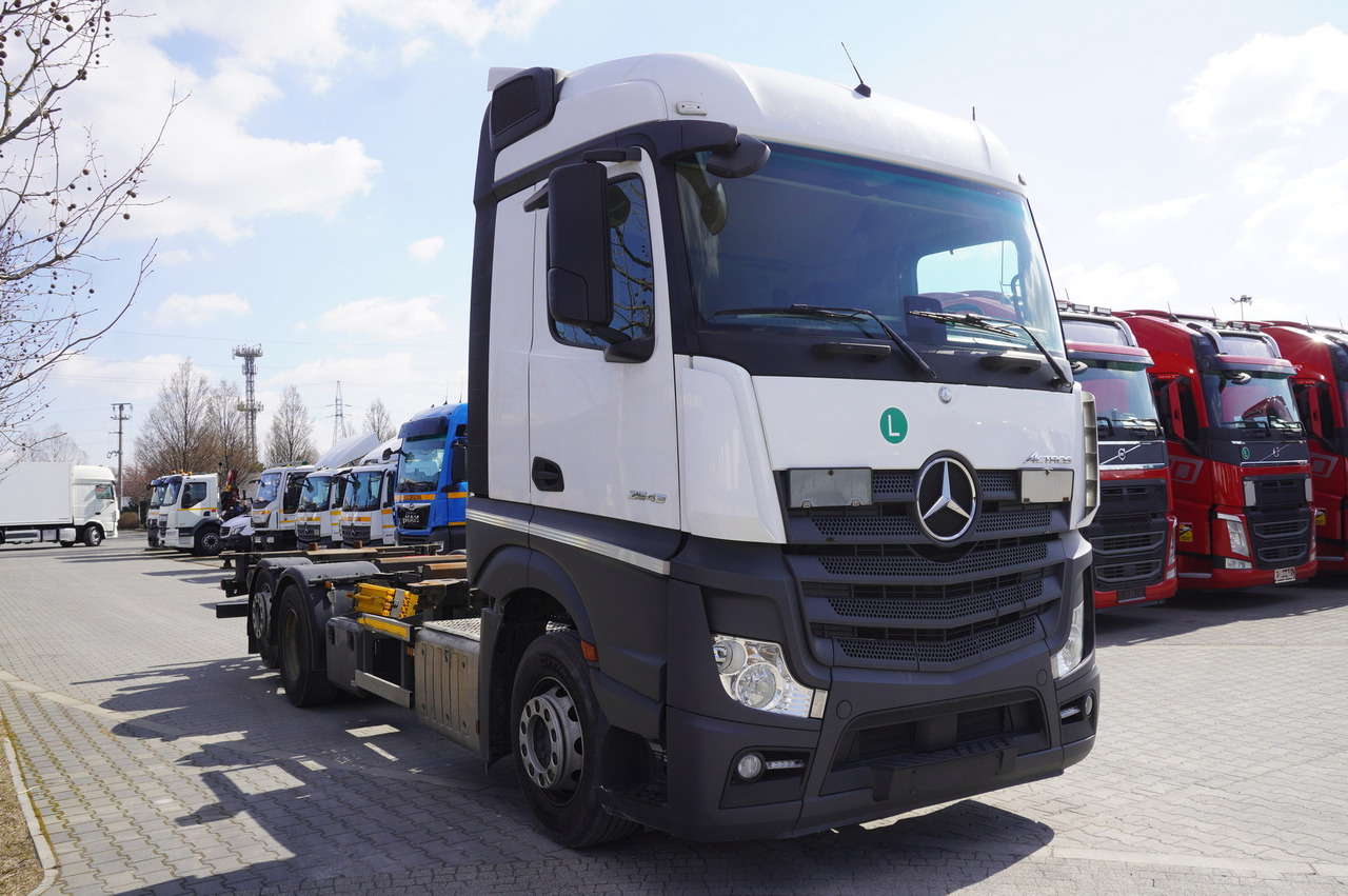 MERCEDES-BENZ Actros 2543 / BDF / Retarder / sleeping cabin - מוביל מכולות/ משאית החלפת גוף: תמונה 1 MERCEDES-BENZ Actros 2543 / BDF / Retarder / sleeping cabin - מוביל מכולות/ משאית החלפת גוף: תמונה 1