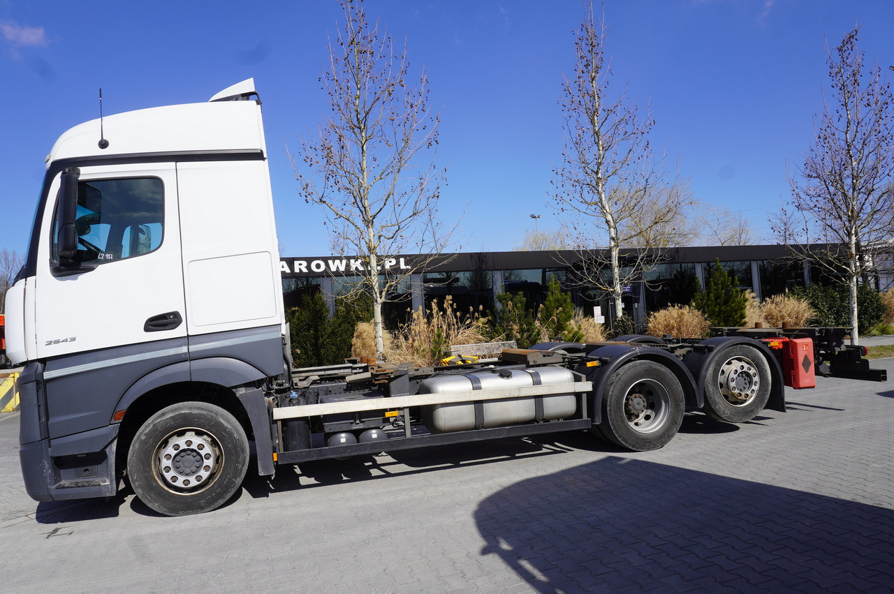 MERCEDES-BENZ Actros 2543 / BDF / Retarder / sleeping cabin - מוביל מכולות/ משאית החלפת גוף: תמונה 3 MERCEDES-BENZ Actros 2543 / BDF / Retarder / sleeping cabin - מוביל מכולות/ משאית החלפת גוף: תמונה 3