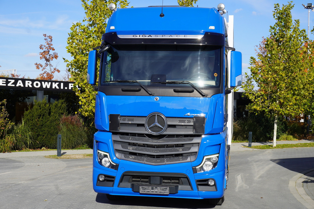 MERCEDES-BENZ Actros 2548 E6 / GIGA / Cab Lounge chair / Lamberet Refrigerator / Carrier Supra 950 - משאית קירור: תמונה 5 MERCEDES-BENZ Actros 2548 E6 / GIGA / Cab Lounge chair / Lamberet Refrigerator / Carrier Supra 950 - משאית קירור: תמונה 5
