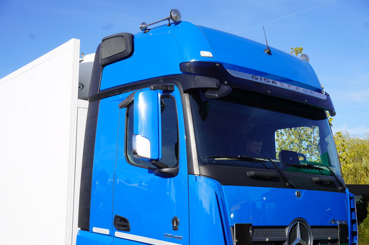 משאית קירור MERCEDES-BENZ Actros 2548 E6 / GIGA / Cab Lounge chair / Lamberet Refrigerator / Carrier Supra 950: תמונה 12