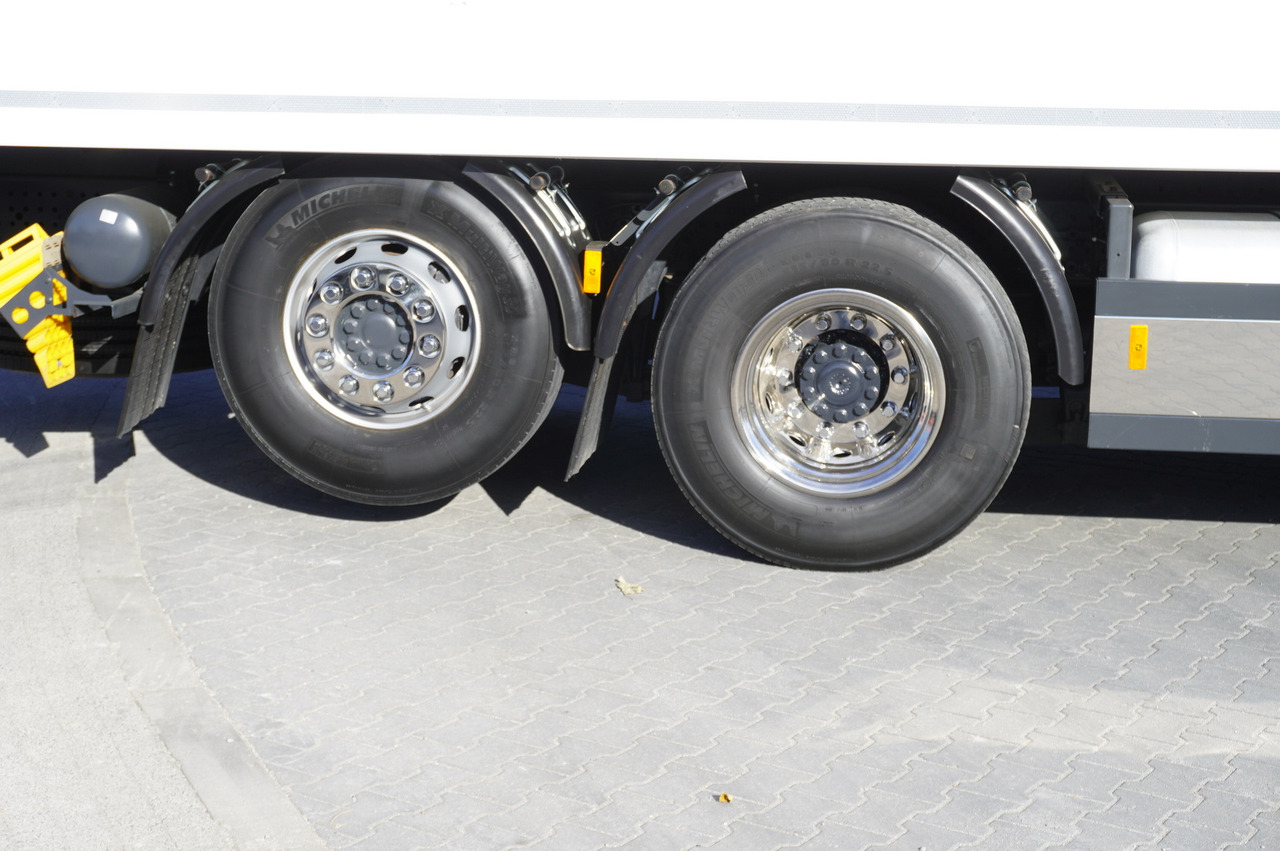 משאית קירור MERCEDES-BENZ Actros 2548 E6 / GIGA / Cab Lounge chair / Lamberet Refrigerator / Carrier Supra 950: תמונה 14