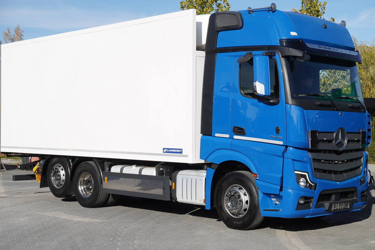 MERCEDES-BENZ Actros 2548 E6 / GIGA / Cab Lounge chair / Lamberet Refrigerator / Carrier Supra 950 - משאית קירור: תמונה 2 MERCEDES-BENZ Actros 2548 E6 / GIGA / Cab Lounge chair / Lamberet Refrigerator / Carrier Supra 950 - משאית קירור: תמונה 2