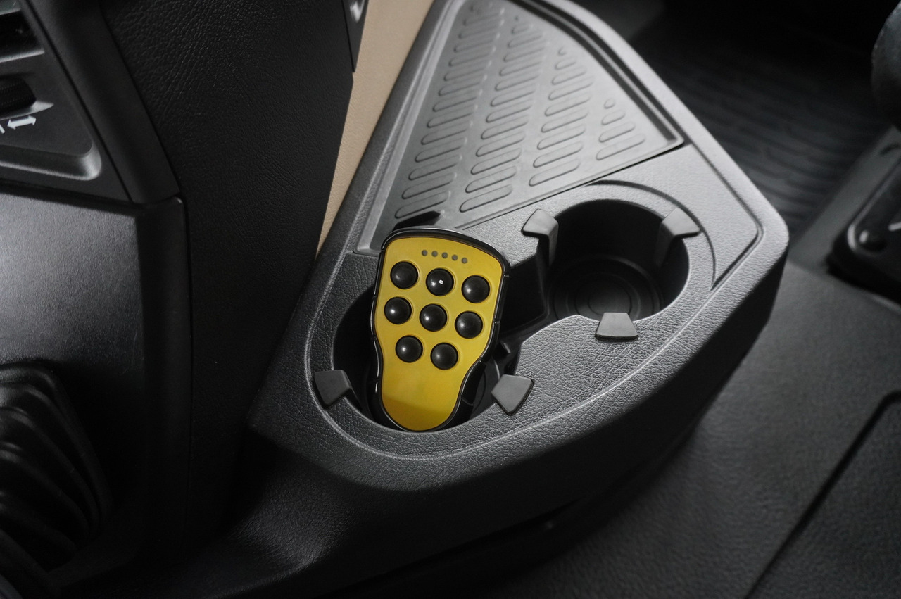 משאית צד נופל/ שטוחה MERCEDES-BENZ Actros 3563 8x4 / Tipper for grain 20 t load capacity: תמונה 29 משאית צד נופל/ שטוחה MERCEDES-BENZ Actros 3563 8x4 / Tipper for grain 20 t load capacity: תמונה 29