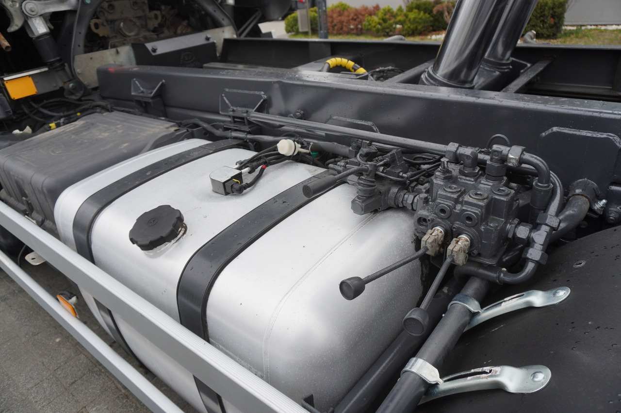 משאית צד נופל/ שטוחה MERCEDES-BENZ Actros 3563 8x4 / Tipper for grain 20 t load capacity: תמונה 18 משאית צד נופל/ שטוחה MERCEDES-BENZ Actros 3563 8x4 / Tipper for grain 20 t load capacity: תמונה 18