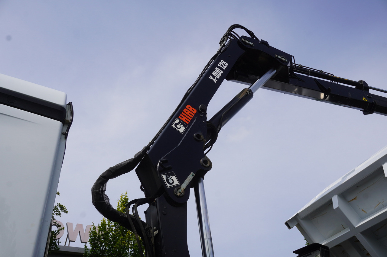 משאית צד נופל/ שטוחה, משאית מנוף MERCEDES-BENZ Arocs 1833 / 87,000 km!!! / Hds HIAB X-DUO 128 B-2 / three-sided tipper: תמונה 11