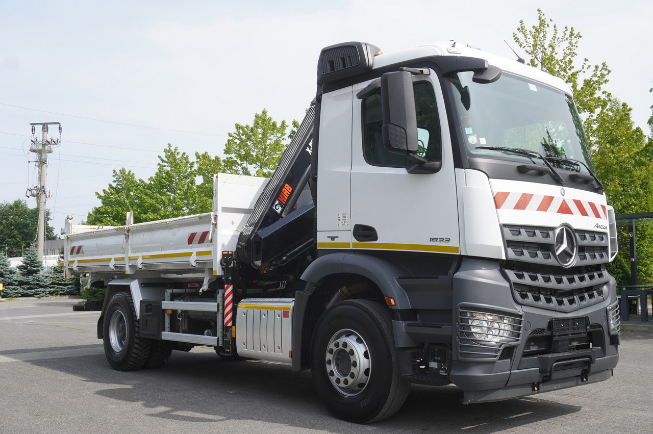 משאית צד נופל/ שטוחה, משאית מנוף MERCEDES-BENZ Arocs 1833 / 87,000 km!!! / Hds HIAB X-DUO 128 B-2 / three-sided tipper: תמונה 7
