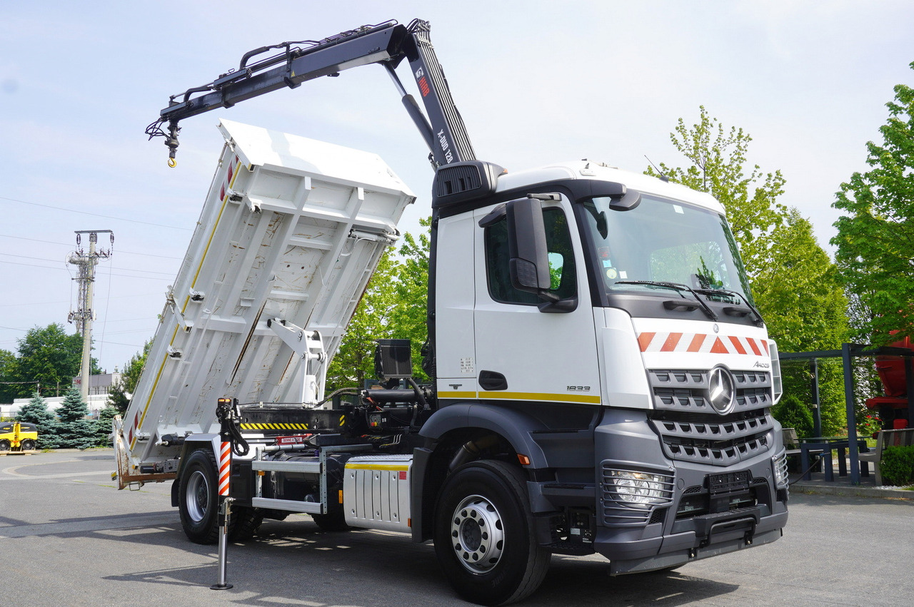 משאית מנוף, משאית מנוף MERCEDES-BENZ Arocs 1833 / 87,000 km!!! / Hds HIAB X-DUO 128 B-2 / three-sided tipper: תמונה 8