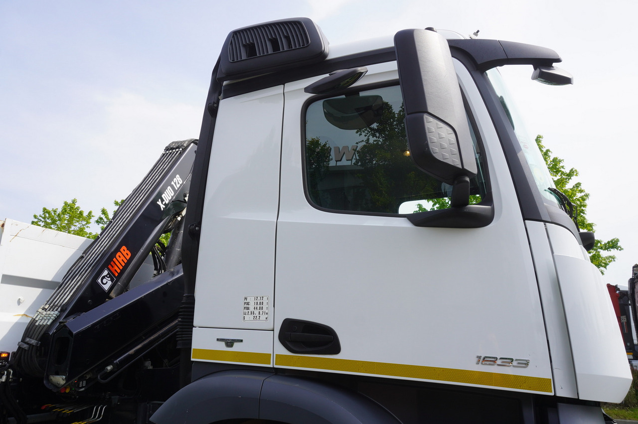 משאית מנוף, משאית מנוף MERCEDES-BENZ Arocs 1833 / 87,000 km!!! / Hds HIAB X-DUO 128 B-2 / three-sided tipper: תמונה 22