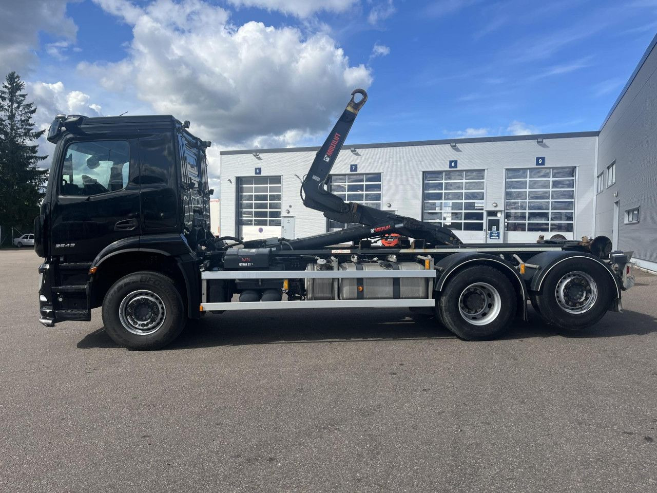 MERCEDES-BENZ Arocs 2543 6x2*4 / 21t Hooklift HIAB ULT21Z56 / 2022 - משאית הרמת וו: תמונה 1 MERCEDES-BENZ Arocs 2543 6x2*4 / 21t Hooklift HIAB ULT21Z56 / 2022 - משאית הרמת וו: תמונה 1