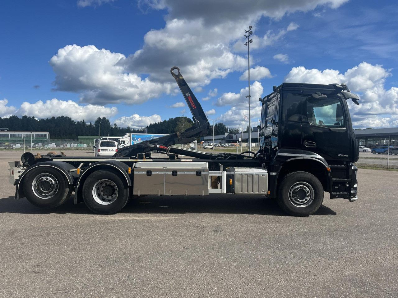 MERCEDES-BENZ Arocs 2543 6x2*4 / 21t Hooklift HIAB ULT21Z56 / 2022 - משאית הרמת וו: תמונה 4 MERCEDES-BENZ Arocs 2543 6x2*4 / 21t Hooklift HIAB ULT21Z56 / 2022 - משאית הרמת וו: תמונה 4