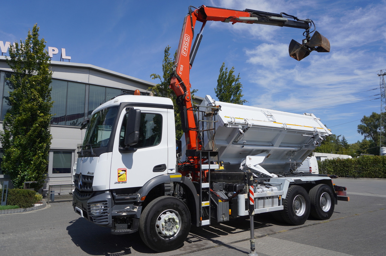 MERCEDES-BENZ Arocs 2636 / 6x4 / HDS Fassi / 3-Way Tipper / Bortmatic - משאית מנוף: תמונה 2 MERCEDES-BENZ Arocs 2636 / 6x4 / HDS Fassi / 3-Way Tipper / Bortmatic - משאית מנוף: תמונה 2