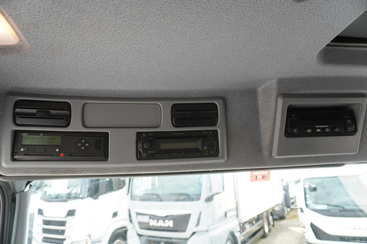 משאית קירור, משאית מנוף עבור הובלה של בשר MERCEDES-BENZ Atego 1021 / Lamberet meat hook refrigerator / Carcass elevator 1000 kg / Thermoking T800 R: תמונה 22