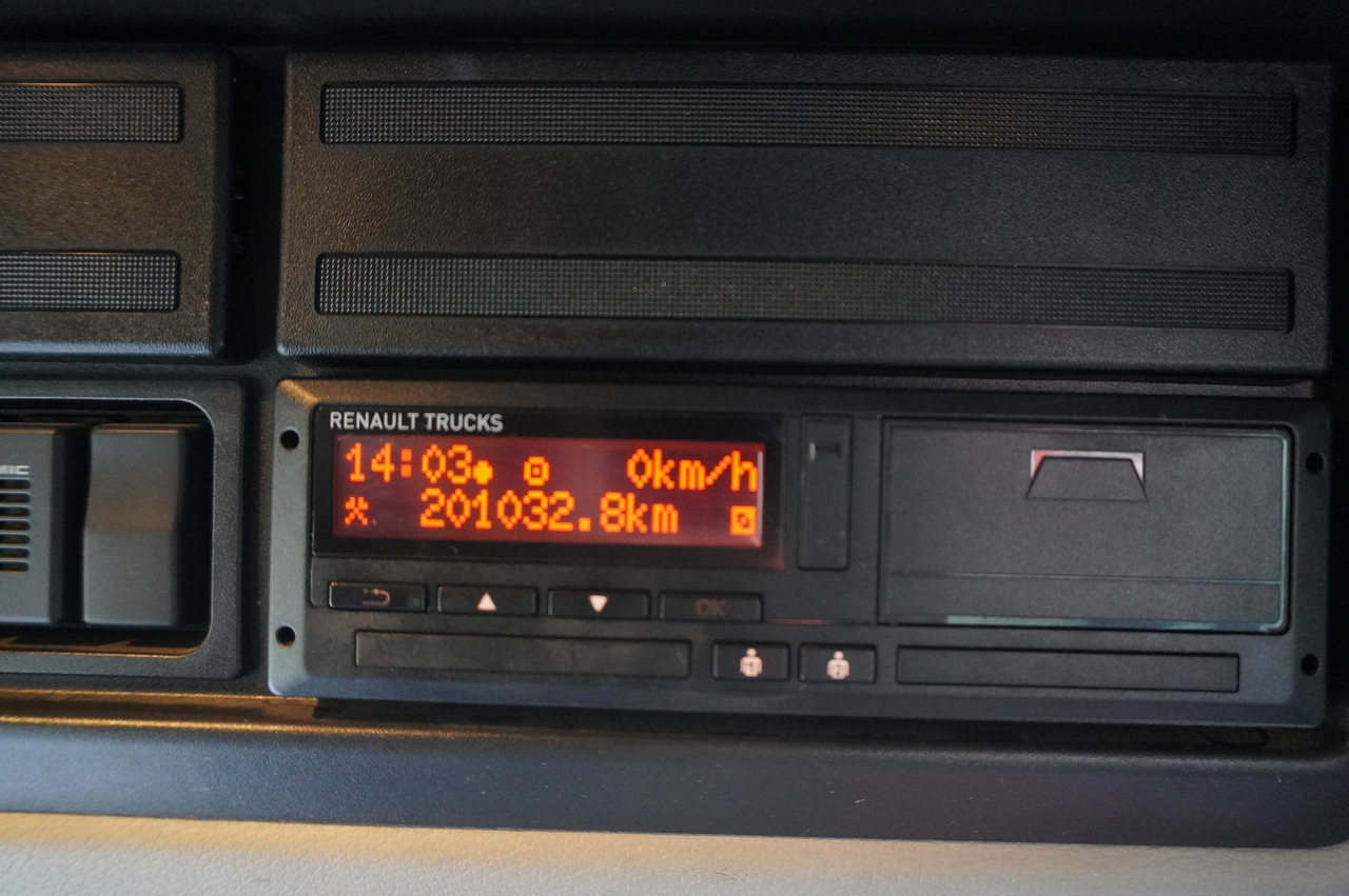 RENAULT C280 DTI 8 / FASSI crane 5.6 T / 560 MTH / range 8 m / Flatbed 15 EPAL - משאית צד נופל/ שטוחה, משאית מנוף: תמונה 4 RENAULT C280 DTI 8 / FASSI crane 5.6 T / 560 MTH / range 8 m / Flatbed 15 EPAL - משאית צד נופל/ שטוחה, משאית מנוף: תמונה 4