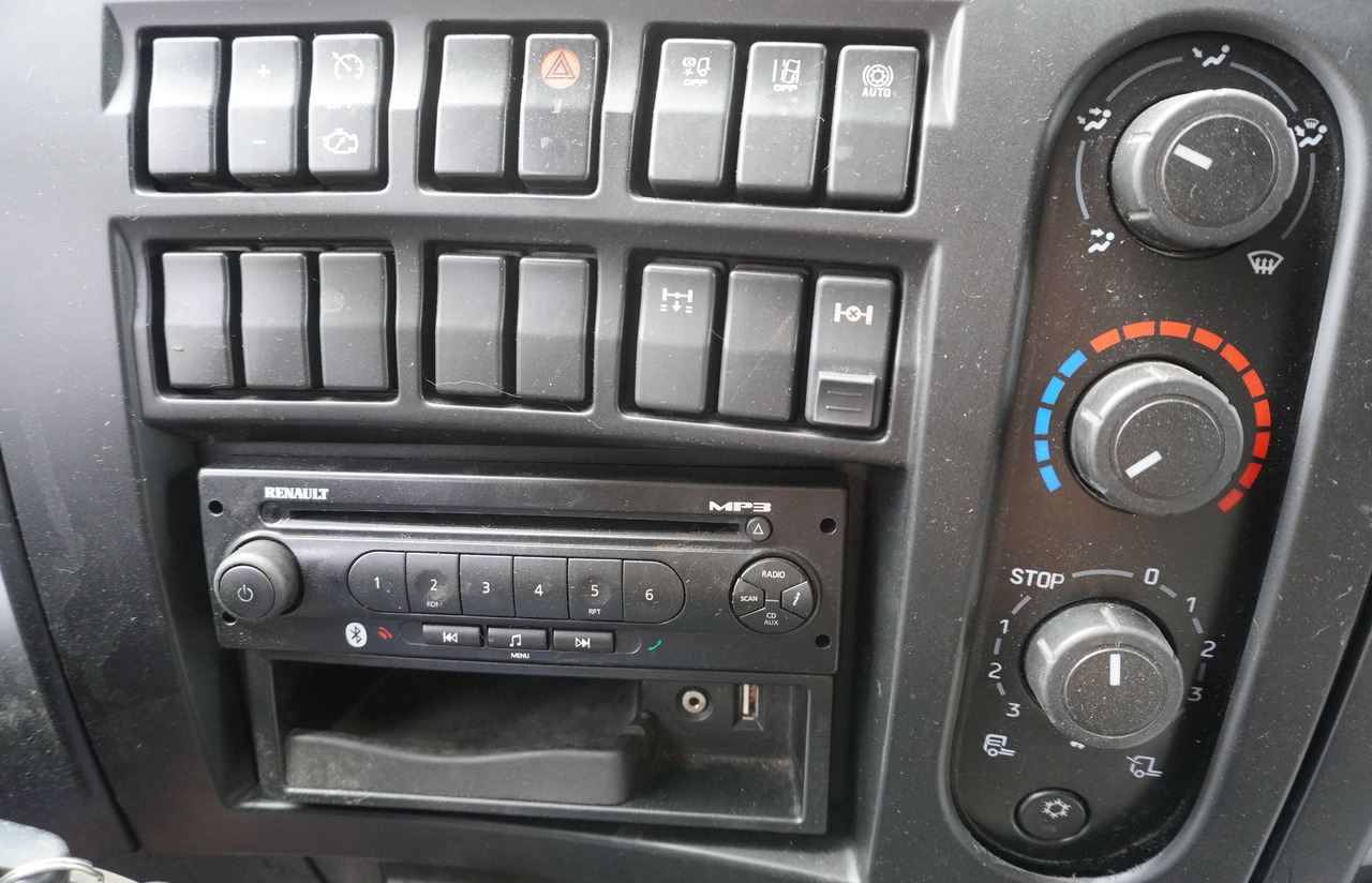 משאית עם שלדת תא RENAULT D12 / Chassis 5.6 m / Differential lock / 160 tho. km: תמונה 11