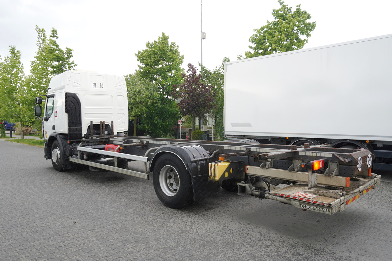 RENAULT D19 Wide Glob / BDF / load capacity 11t / 280 thousand km / tail lift - משאית עם שלדת תא: תמונה 3 RENAULT D19 Wide Glob / BDF / load capacity 11t / 280 thousand km / tail lift - משאית עם שלדת תא: תמונה 3